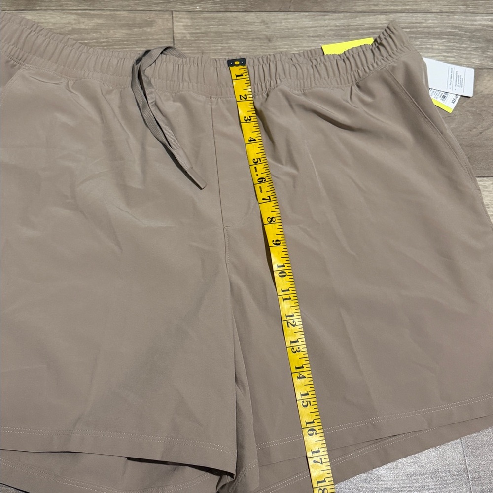 All in Motion Men's Pull On Elastic Waist Hybrid Shorts 6" Inseam Tan Size XL - Picture 6 of 10